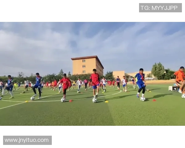 以足球巨星之子为灵感描绘少年梦想与绿茵激情交织的未来之光 以足球巨星之子为灵感描绘少年梦想与绿茵激情交织的未来之光