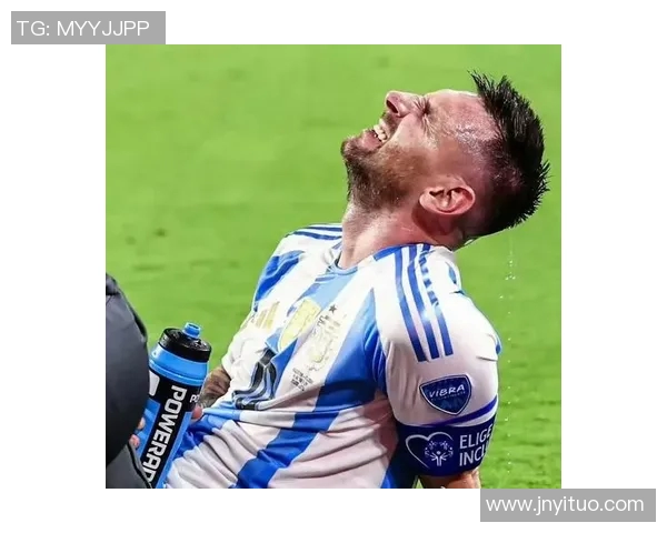 足球巨星泪洒赛场的瞬间:那些令球迷心碎的时刻