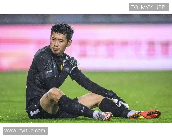 足球球星因犯罪行为被判刑 引发社会关注与体育道德讨论